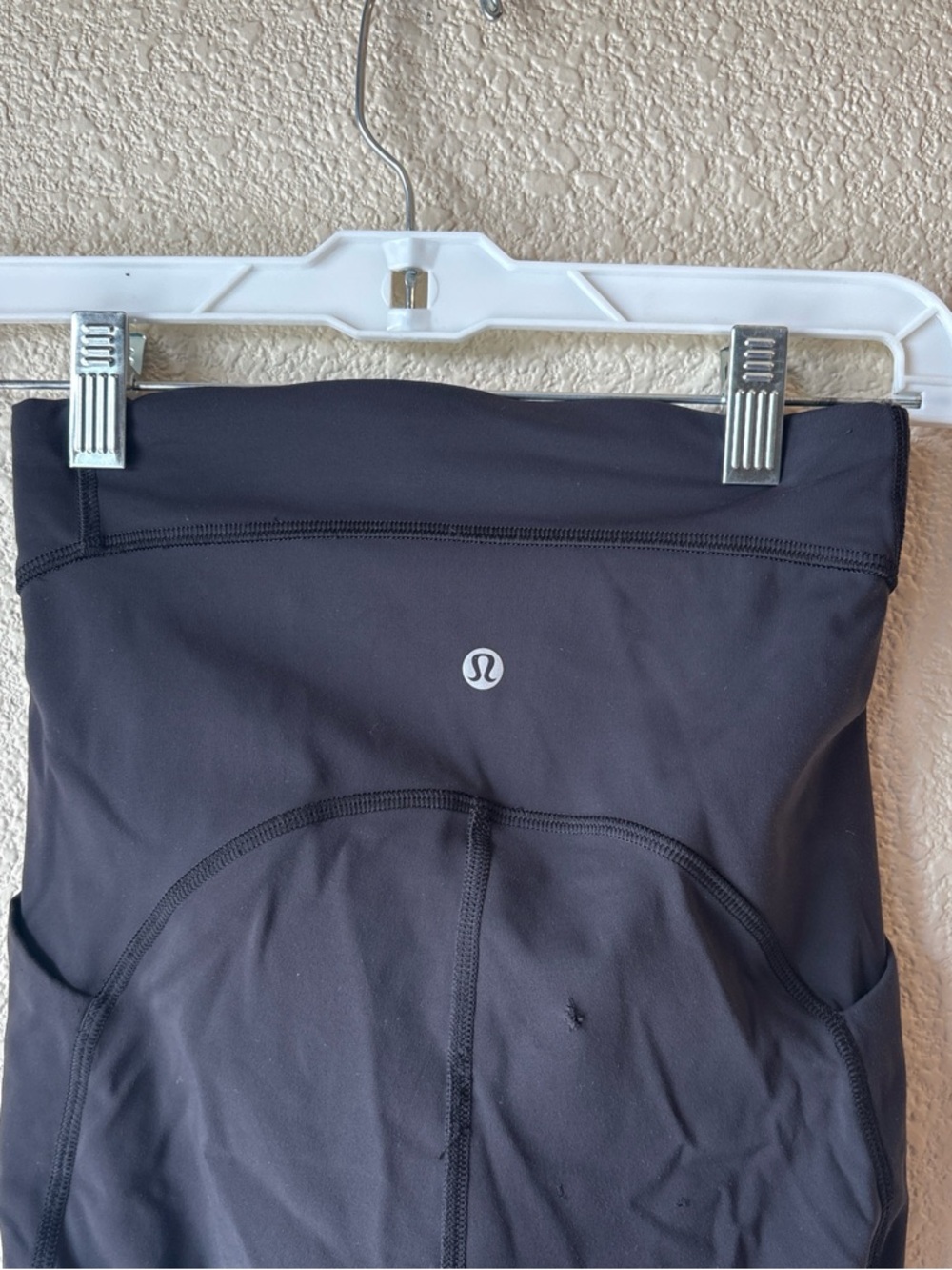Lululemon Power Thru High Rise Tight 25"
Black Size 2